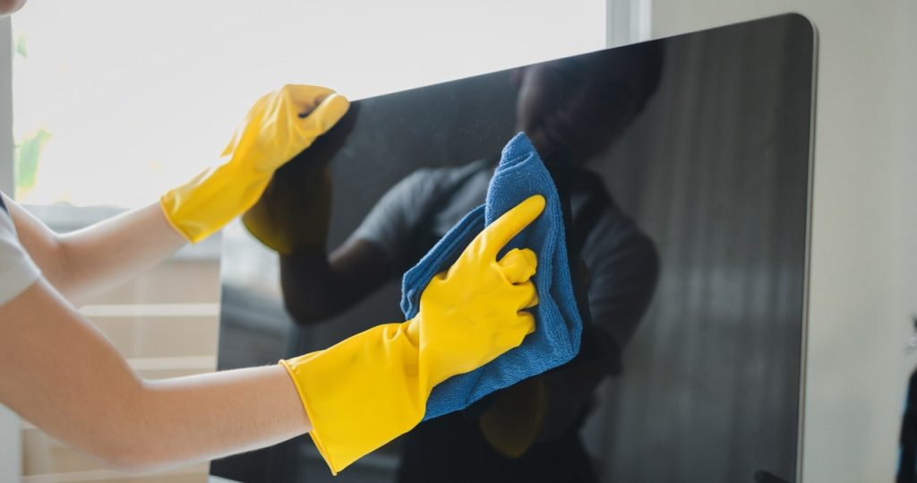 TV’yi yıkayın. Kocam seni minnettarlıkla öpecek