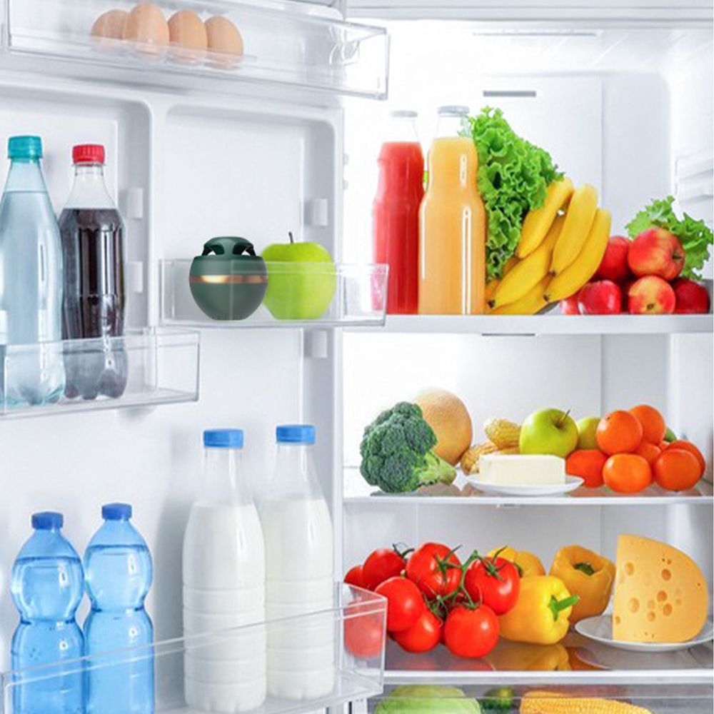 Halbieren, mit Puderzucker bestreuen und in den Kühlschrank stellen. Es „saugt“ unangenehme Gerüche wie ein Staubsauger auf.