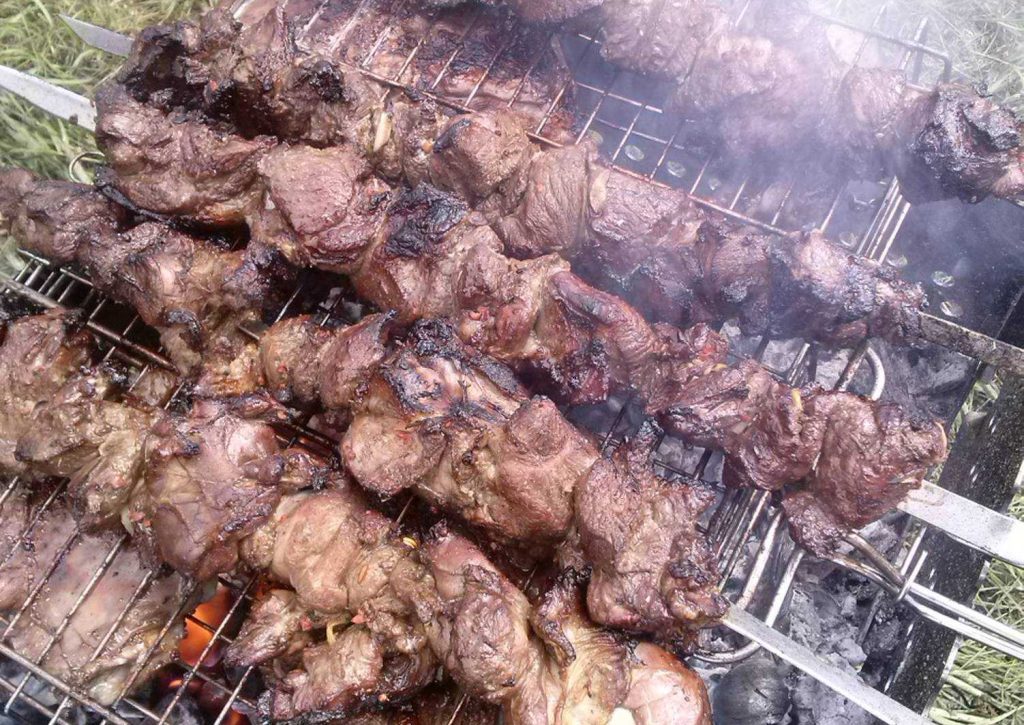 Barbekü odununa neden karbonat eklemelisiniz: ne için kullanılır ve avantajları nelerdir