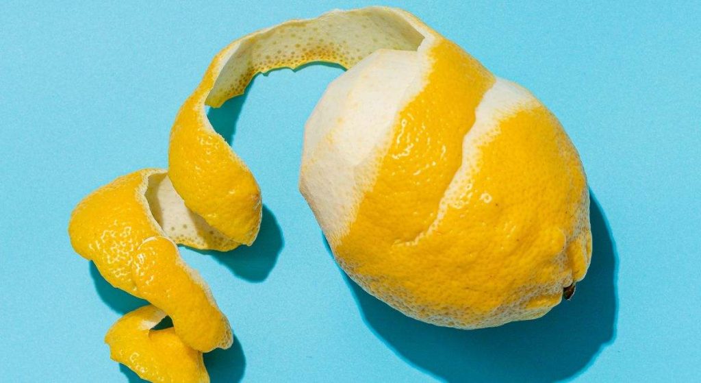 Neden bahçede limon kabuğunu gömmek gerekir ve ne işe yarar?