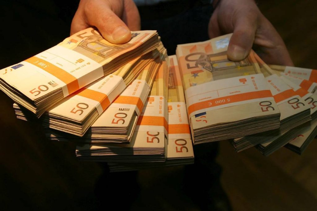 Banknotların geçerlilik süresi doluyor: bu tarihten itibaren, bir Avrupa ülkesi hariç, tüm ülkelerde geçerliliğini yitirecekler.