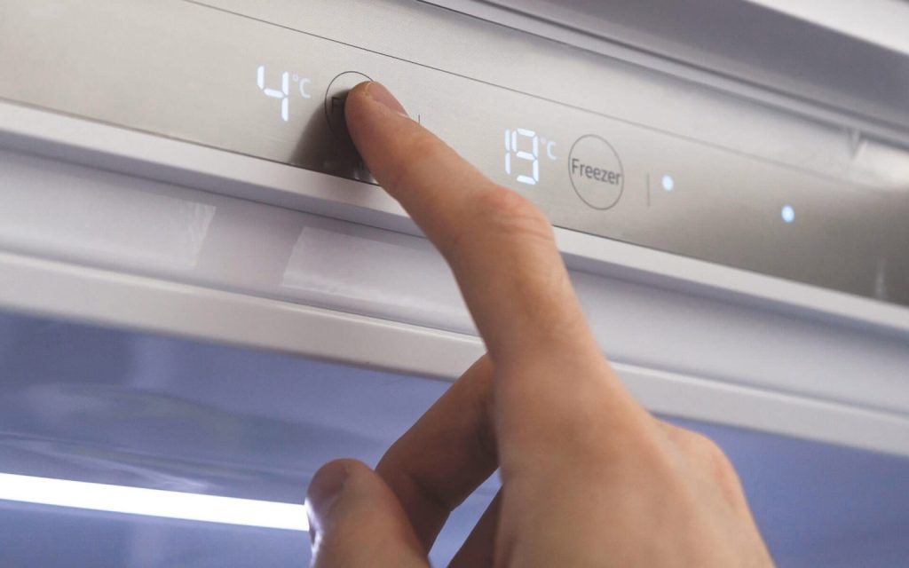 Die meisten Menschen stellen ihren Kühlschrank falsch ein: Hier finden Sie die richtigen Werte, die Sie am Thermostat Ihres Kühlschranks einstellen sollten, um die ideale Temperatur zu halten.