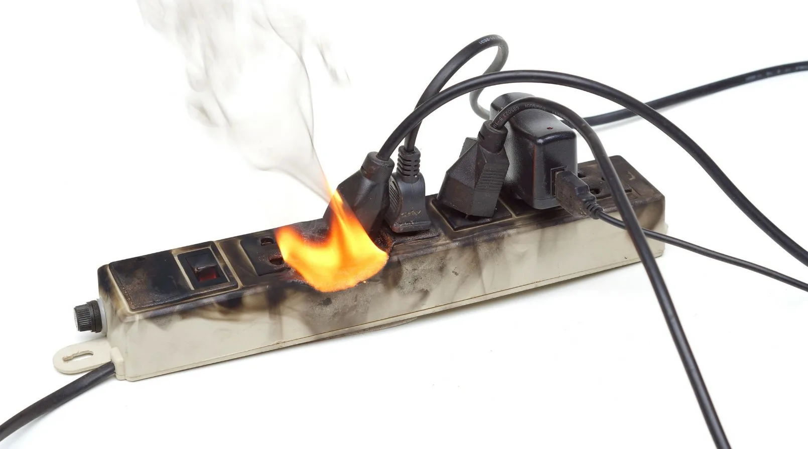Yangına neden olabileceğinden, uzatma kablosuna kesinlikle bağlanmaması gereken iki elektrikli cihaz