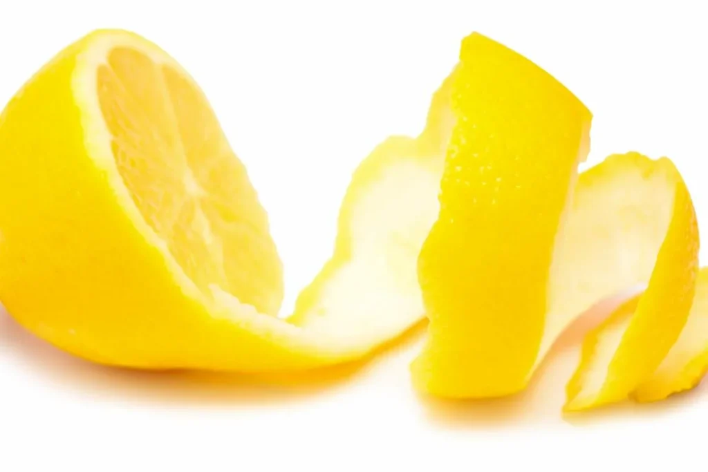 Neden bahçede limon kabuğunu gömmek gerekir ve ne işe yarar?