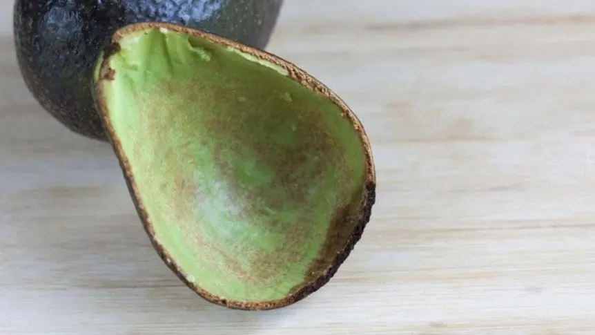 Wer eine Avocado -Schale hat, hat einen Schatz: Gründe und Verwendung