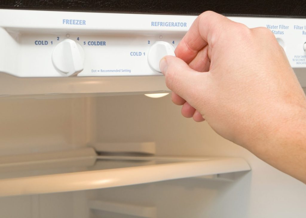 Die meisten Menschen stellen ihren Kühlschrank falsch ein: Hier finden Sie die richtigen Werte, die Sie am Thermostat Ihres Kühlschranks einstellen sollten, um die ideale Temperatur zu halten.