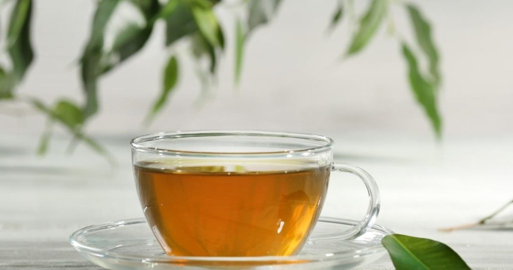 Yatmadan önce bir yürüyüş getirin, demleyin ve iç. Limon Balsamı Daha Fazla Almayacaksın