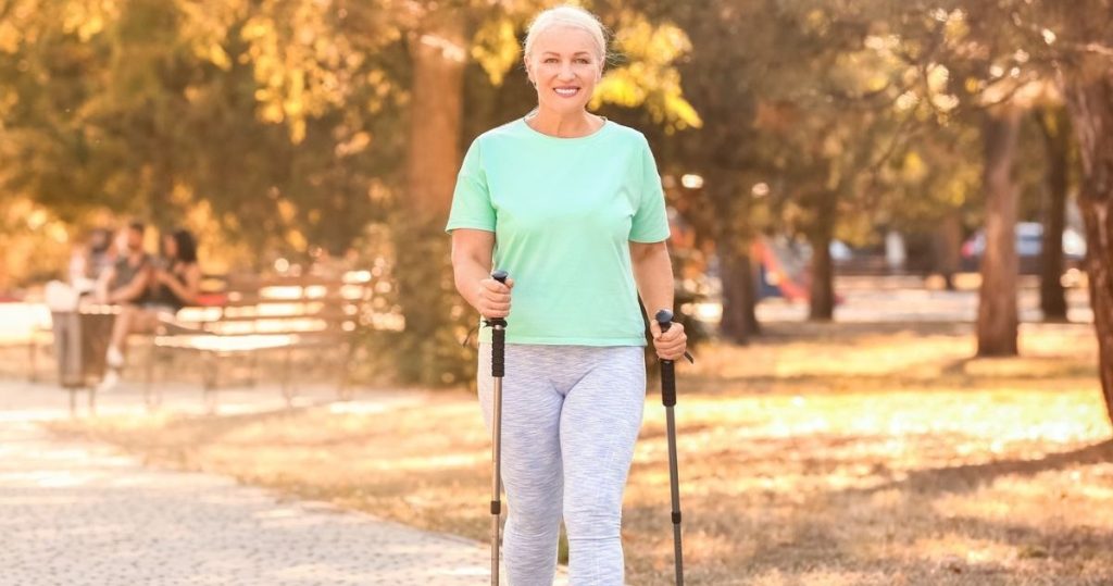 Yaşlılar günde çok fazla adım atmalıdır. Kalp, akciğerler ve fitness bu konuda kazanacak
