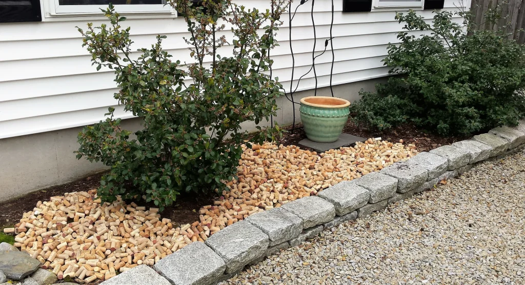 Sammle sie und benutze in deinem Garten. Sie halten Wasser perfekt, bereichern den Boden und schützen vor Schädlingen. 
