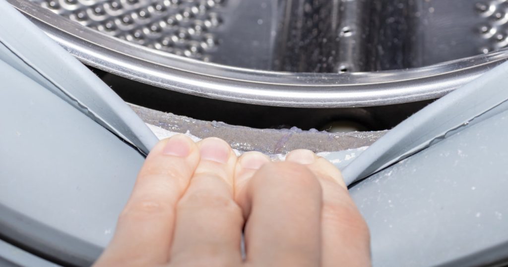 Çamaşır makinesindeki conta kokuyor mu? Kirden ve küften bu kadar çabuk kurtulacaksın