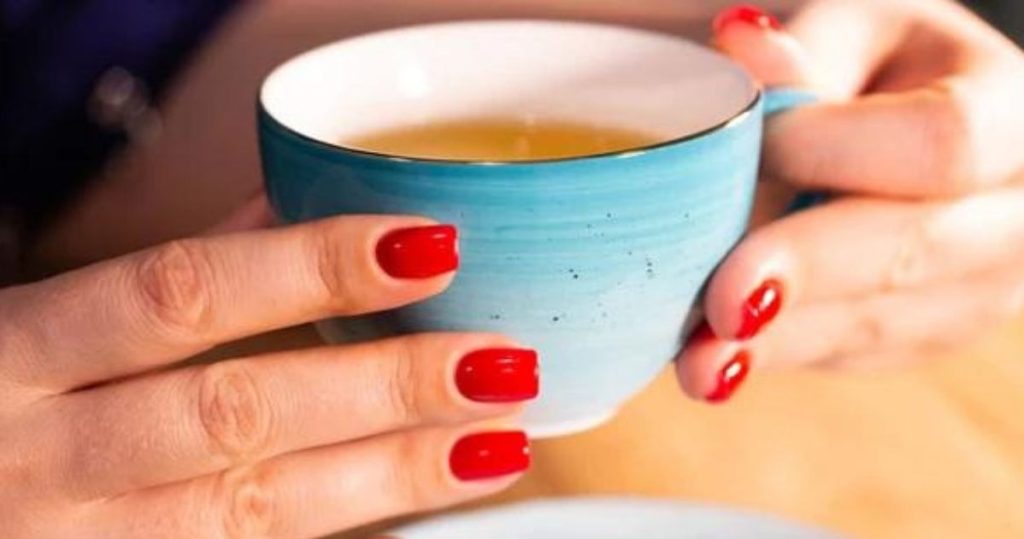 Çay yerine demleyin ve iç. Atıştırmalıkları bırakacaksın ve pantolonundaki boşluğu hissedeceksin
