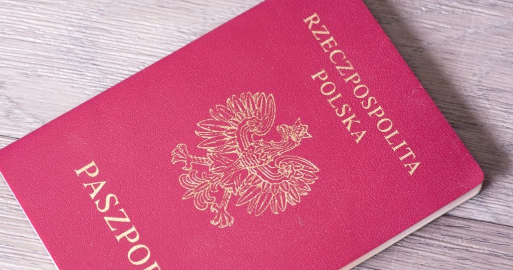 Pasaport fotoğrafı için böyle giyindin mi? Ofiste size bir makbuzla geri gönderebilirler