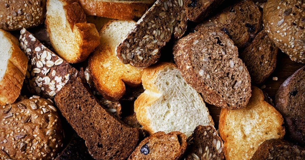 Birçok insan bunun en sağlıklı ekmek olduğunu düşünüyor. Diyetisyen gerçekten nasıl olduğunu ortaya koyuyor