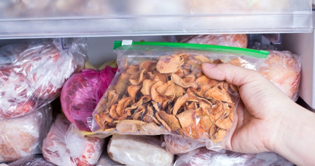 Mantarları sadece bu şekilde donduruyorum. Bir yıl sonra bile lezzetli ve aromatikler